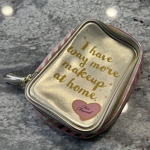 too faced clover makeup bolsa